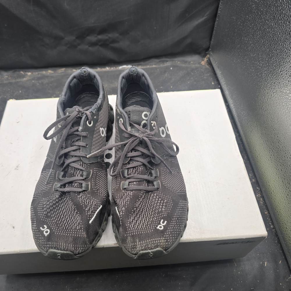On‎ Running Black Sneakers